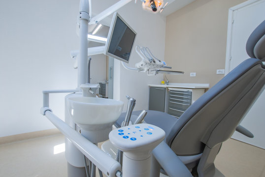 Studio dentistico, Sala Operatoria con strumenti medici
