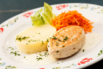 chicken cutlet with mashed potatoes