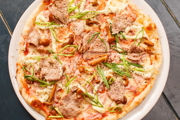 pizza with beef and mushrooms