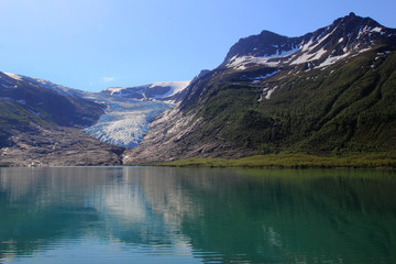 Fototapeta na wymiar The blue glacier and the green lake