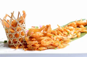 Fotobehang Chinese Food: Fried Shrimp in a bamboo basket © bbbar