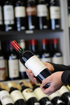 Choose and buy a bottle of wine in a specialty store