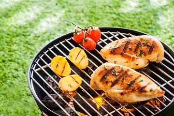 Fototapeten Lean healthy chicken breasts on a BBQ © exclusive-design