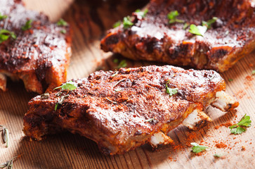 Grilled ribs seasoned with hot spices - obrazy, fototapety, plakaty