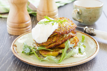 Zucchini fritters with sour cream.