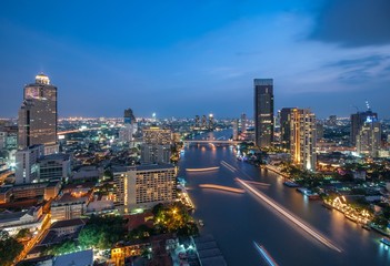 Fototapeta na wymiar Bangkok and traffic in the river