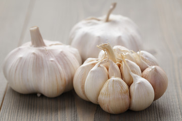 whole garlic on wood table