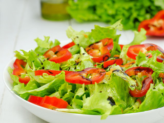 Salad with lettuce and red pepper