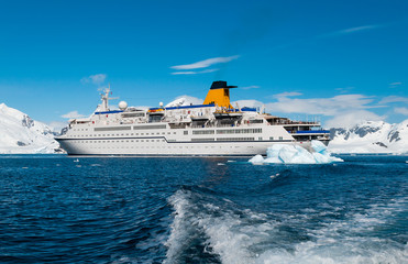 Cruise liner in Antarctica © doethion