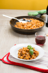 Pisarei o gnocchetti con sugo di fagioli