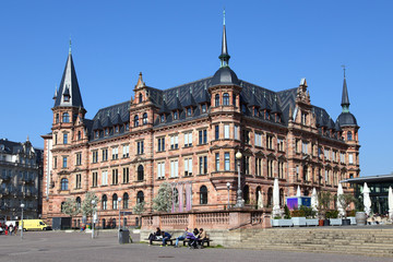 Fototapeta na wymiar Wiesbaden, Neues Rathaus (März 2014)