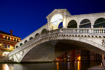 Naklejka na ściany i meble Rialto Bridge ( Ponte Rialto ) on Canal Grande in Venice