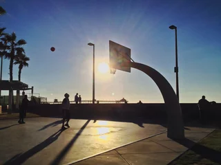 Muurstickers Street Basketball Players playing at an Outdoor Beachside Court © samantoniophoto
