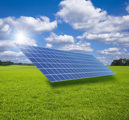 Sonnenkollektoren  in der Wiese