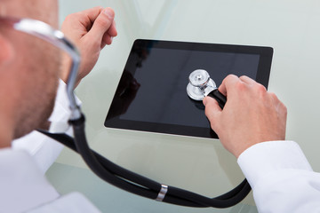 Doctor analyzing the health of tablet computer
