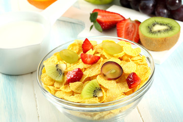 corn flakes e frutta fresca