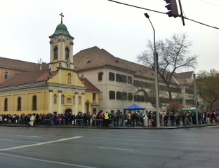 Fototapeta premium Que of homeless waiting of free food, Budapest