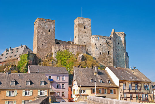 Burg Runkel thront &uuml;ber der Altstadt
