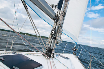 Sailing yacht in the Gulf