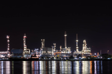 Fototapeta na wymiar Oil refinery at night with reflection