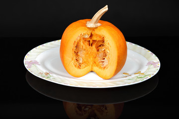 Dynia przekrojona na talerzu. © Stanisław Błachowicz