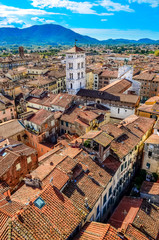 Naklejka premium Scenic vertical view of Lucca town in Italy