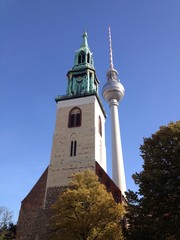 St. Marienkirche and Berliner  Fernsehturm © cyberkort