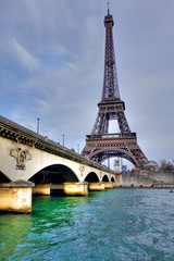 Fototapeta na wymiar Paris Most na Sekwanie