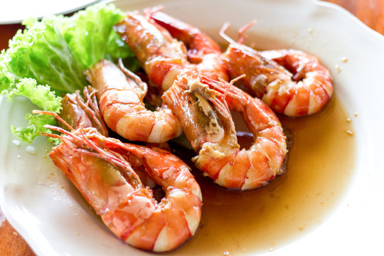 Steamed shrimp with tamarine sauce
