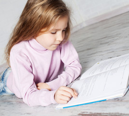 Naklejka premium Child reading book
