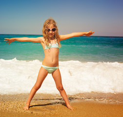 Fototapeta na wymiar Child on the beach