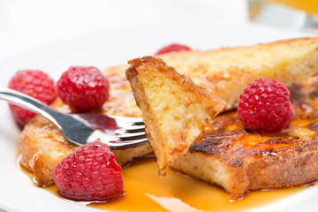 French toast with raspberries and maple syrup