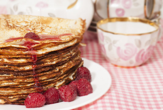 Pancakes with raspberry jam.