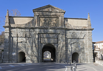 Fototapeta na wymiar City gate, Bergamo 