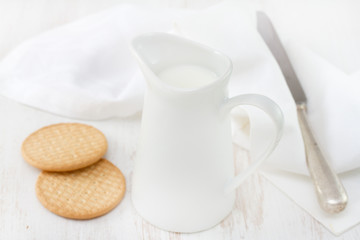 milk with cookies