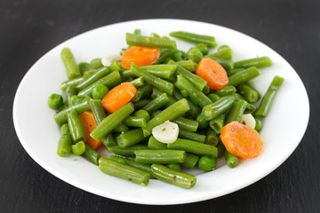 peas with green beans and carrot