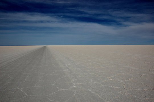 Salar de Uyuni - salt road