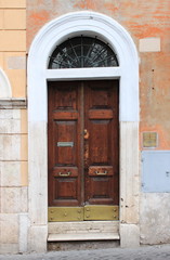 Fototapeta na wymiar Renaissance front door