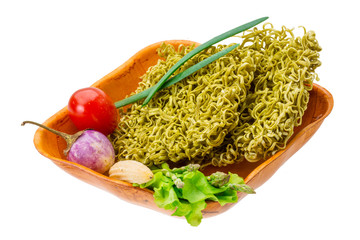Green raw noodles