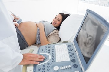 Obraz na płótnie Canvas Doctor operating ultrasound machine