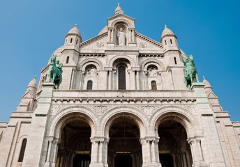 Fototapeta na wymiar sacre-cor called French church in Paris, place of cult for many
