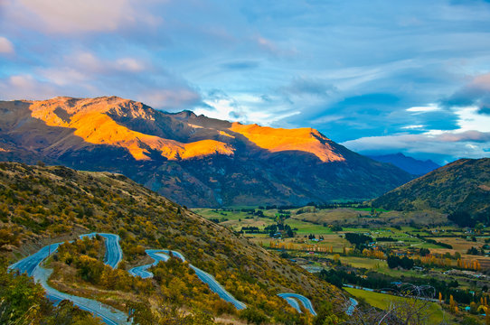 sunrise rural scenery and mountains near arrowtown and queenstow