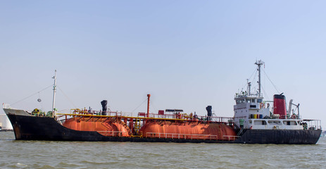 Gas tanker