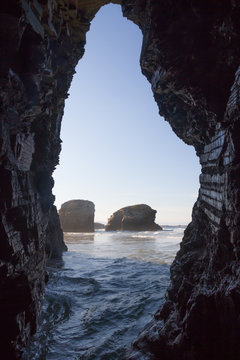 Cueva en la Playa de las Catedrales