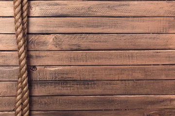 Foto op Plexiglas Schip Touw op oude houten plank verticaal