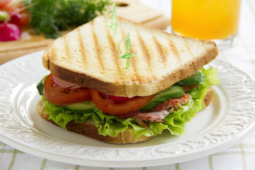 Sandwich with vegetable rotbifom...