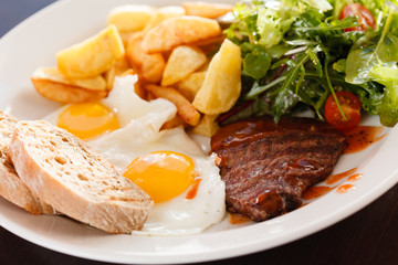 steak with eggs and vegetables
