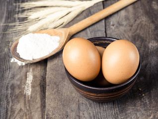 The flour and eggs on kitchen table 