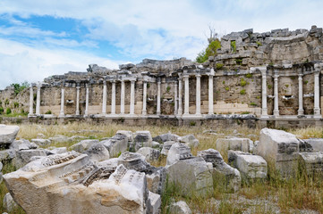 Fototapeta na wymiar Beautiful view of ancient ruins in Side, Turkey