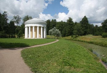 Fototapeta na wymiar Temple of Friendship in the Pavlovsk park